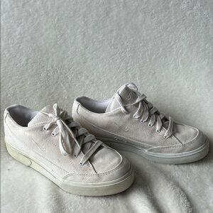 Nike retro light peach  specks Canvas Sneakers like new size 7.5